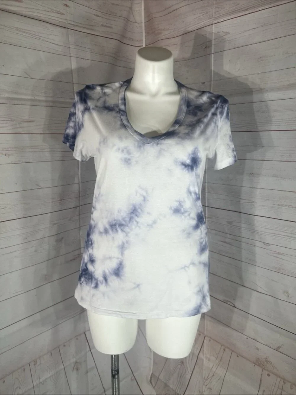 Universal Thread Purple White Tye Dye Size Large V-Neck Short Sleeve T-Shirt